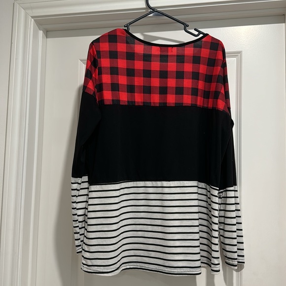 Women’s XL top. Has stretch and lightweight. - Picture 2 of 2